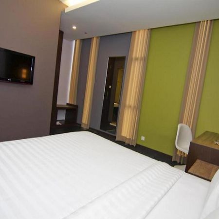 Plan B Hotel Padang  Ngoại thất bức ảnh