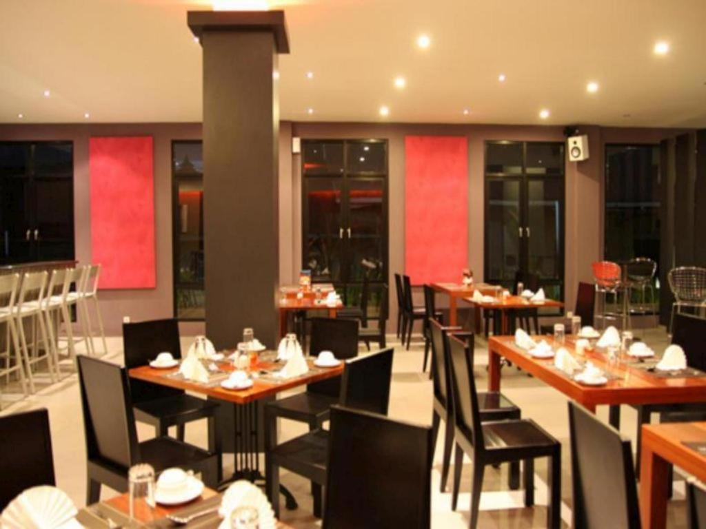 Plan B Hotel Padang  Ngoại thất bức ảnh
