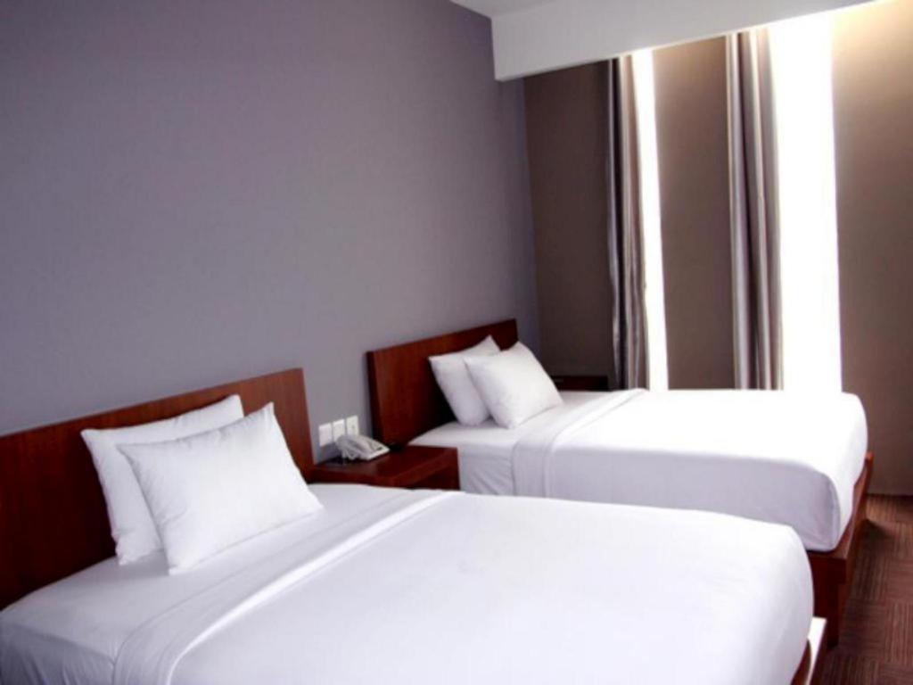 Plan B Hotel Padang  Ngoại thất bức ảnh