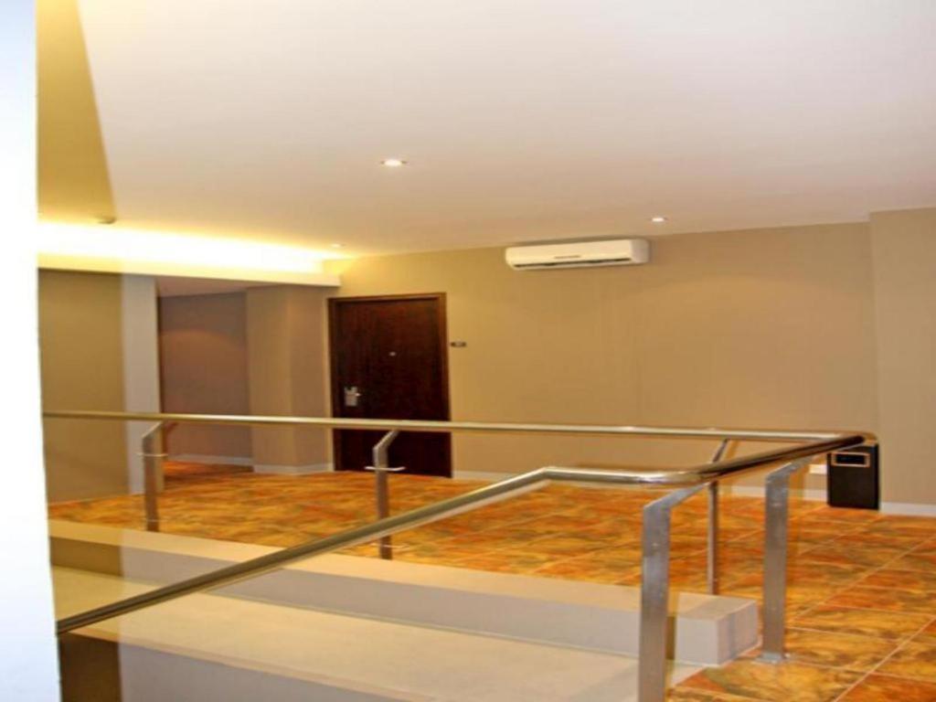 Plan B Hotel Padang  Ngoại thất bức ảnh