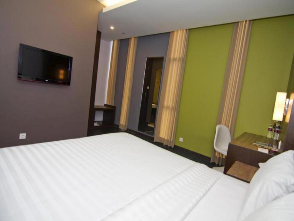 Plan B Hotel Padang  Ngoại thất bức ảnh