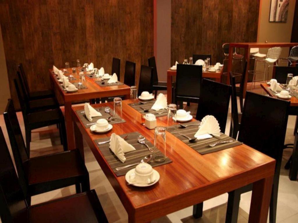 Plan B Hotel Padang  Ngoại thất bức ảnh