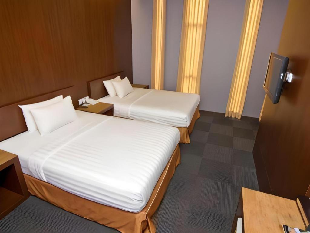 Plan B Hotel Padang  Ngoại thất bức ảnh