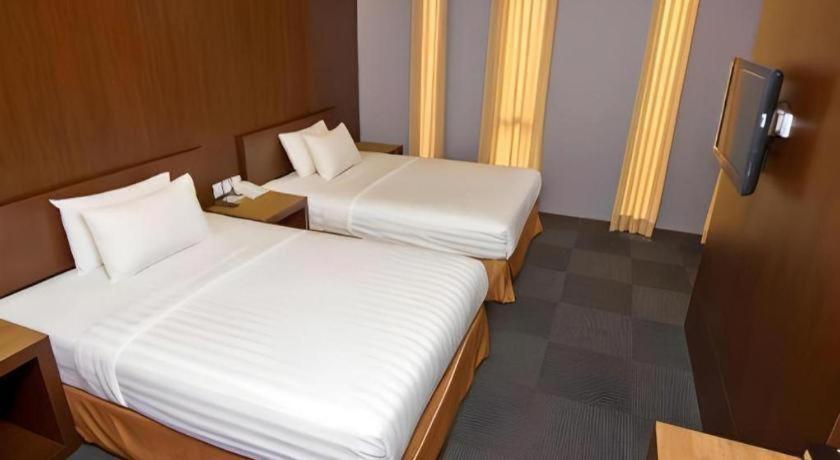 Plan B Hotel Padang  Ngoại thất bức ảnh