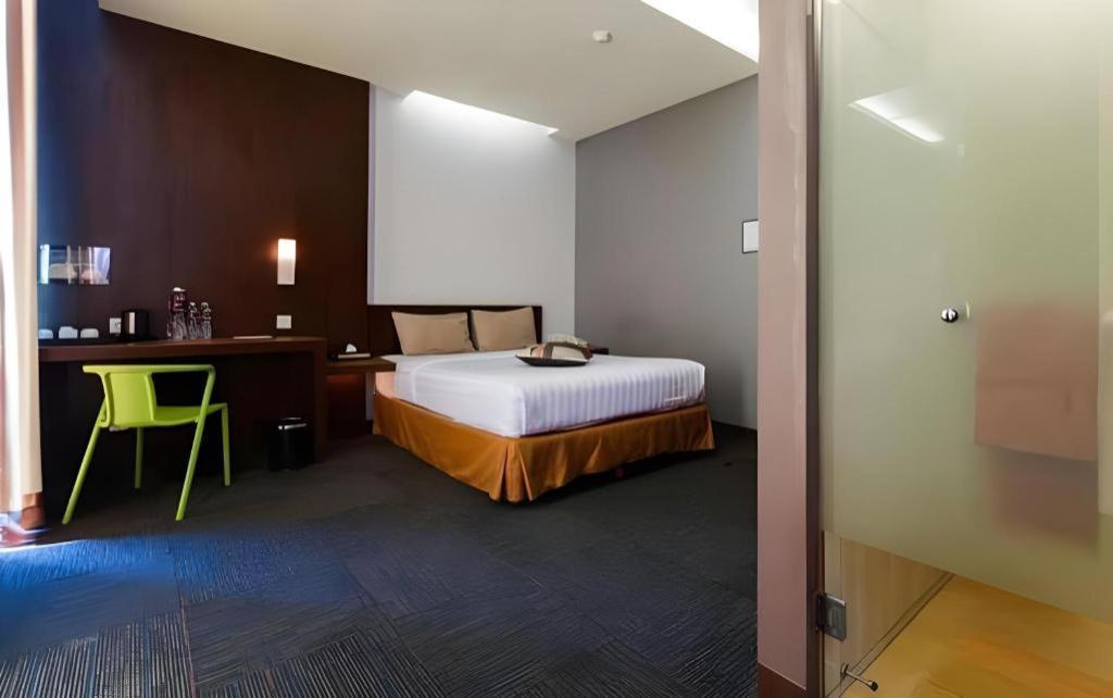 Plan B Hotel Padang  Ngoại thất bức ảnh