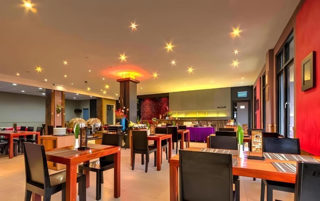 Plan B Hotel Padang  Ngoại thất bức ảnh