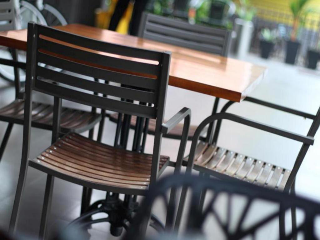 Plan B Hotel Padang  Ngoại thất bức ảnh