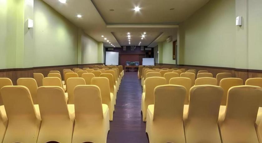 Plan B Hotel Padang  Ngoại thất bức ảnh